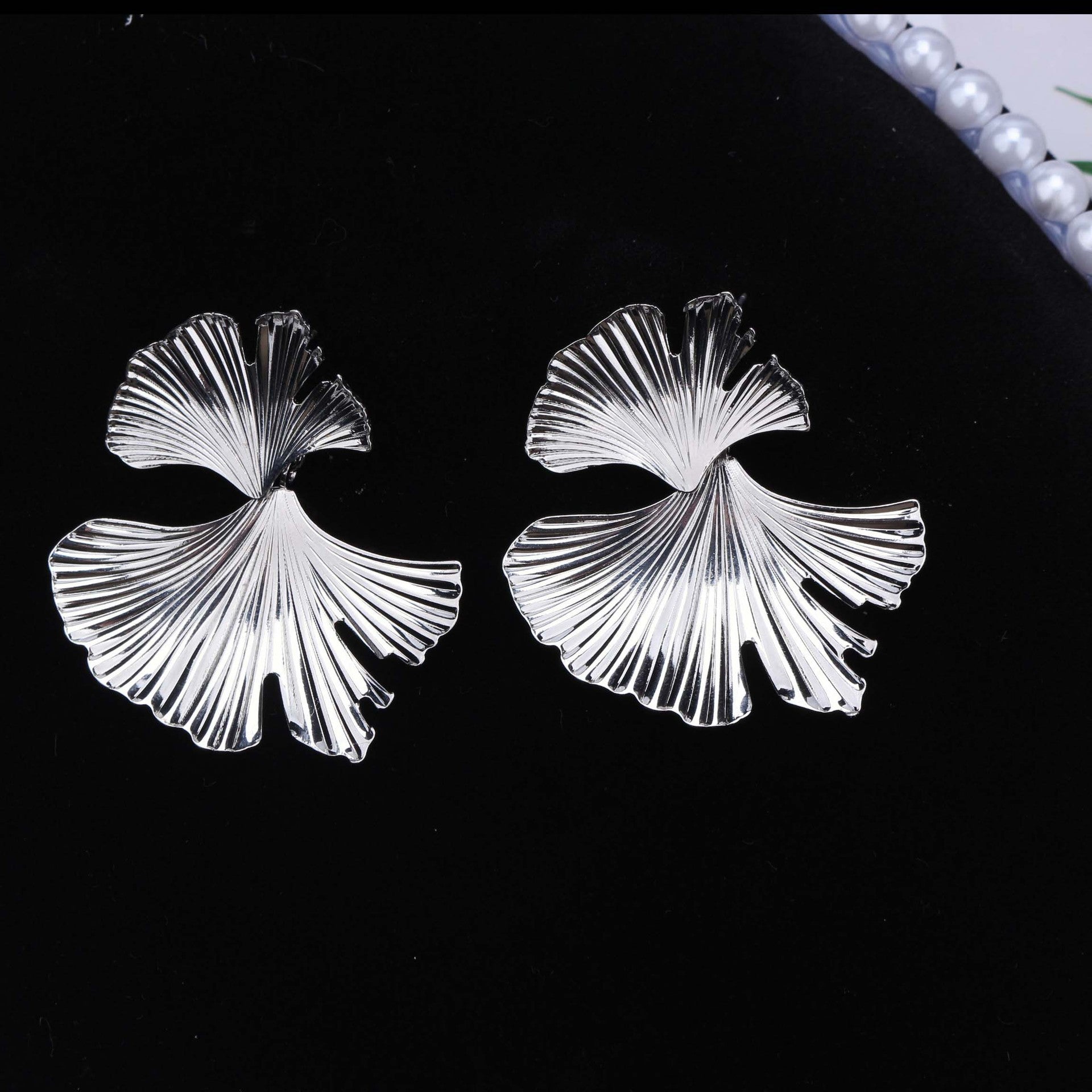 Asymmetric Leaves Ear Studs Cn0212