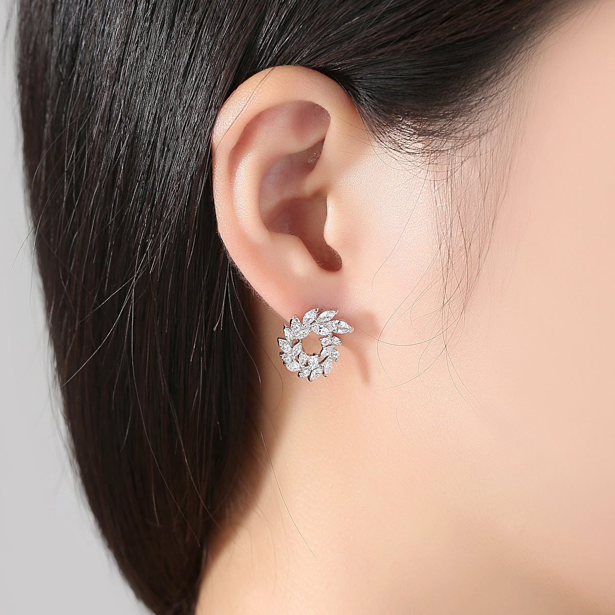 Elegant Copper Earrings Studded with Zircon Leaf Jewelry Cn571