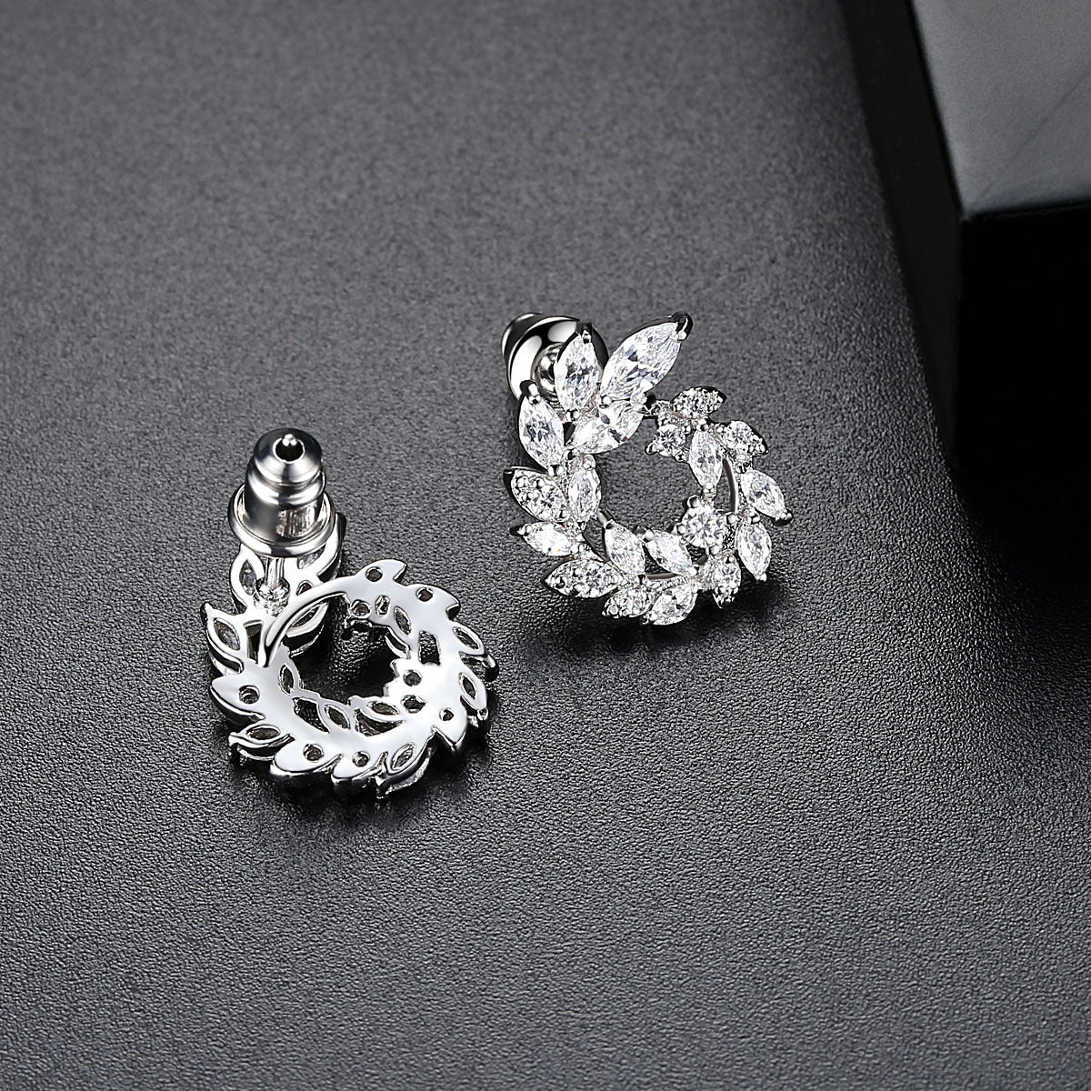 Elegant Copper Earrings Studded with Zircon Leaf Jewelry Cn571