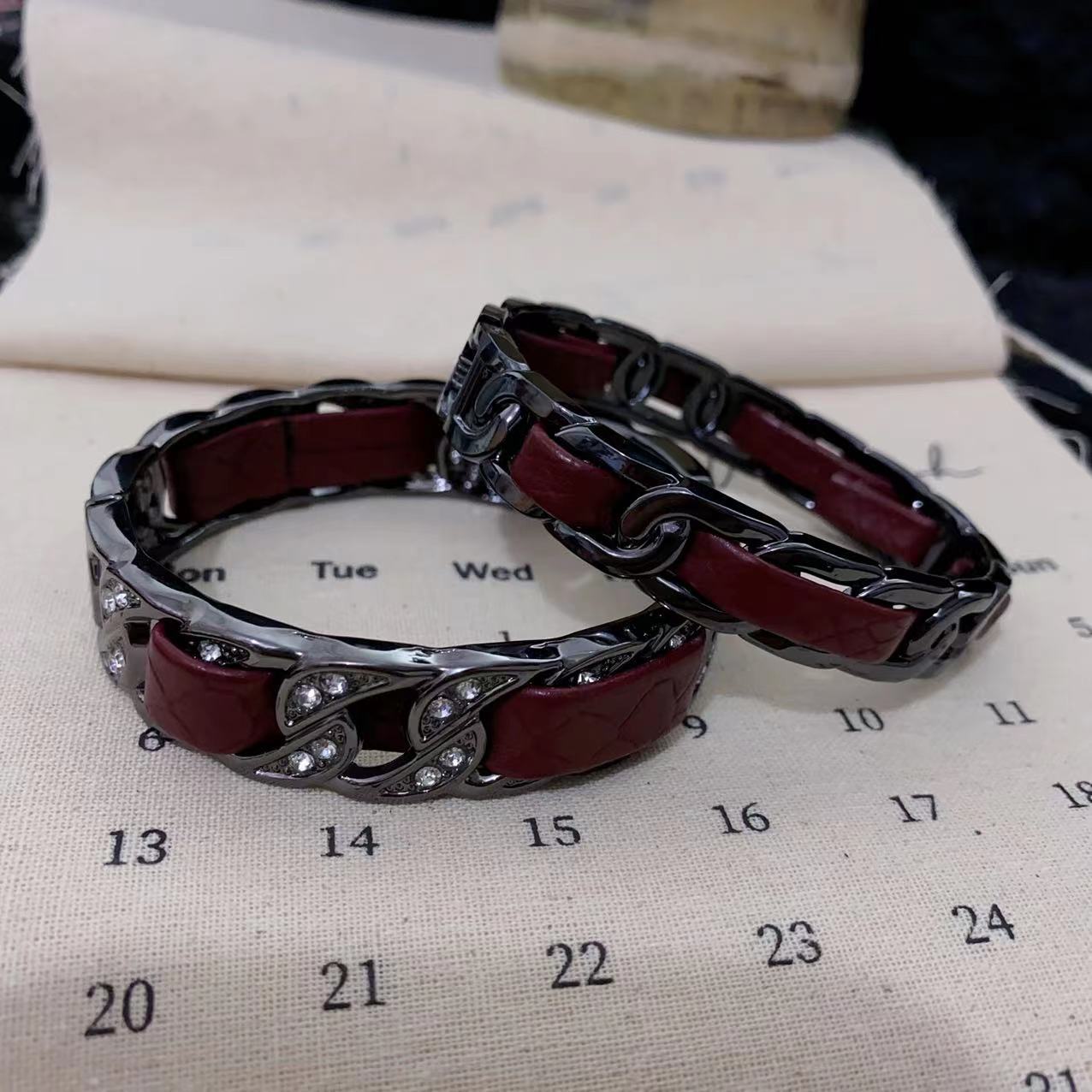 Trendy Cool Dignified Hollow Open Elastic Yellow Bracelet Wine Red Leather Braided Bracelet Cn569