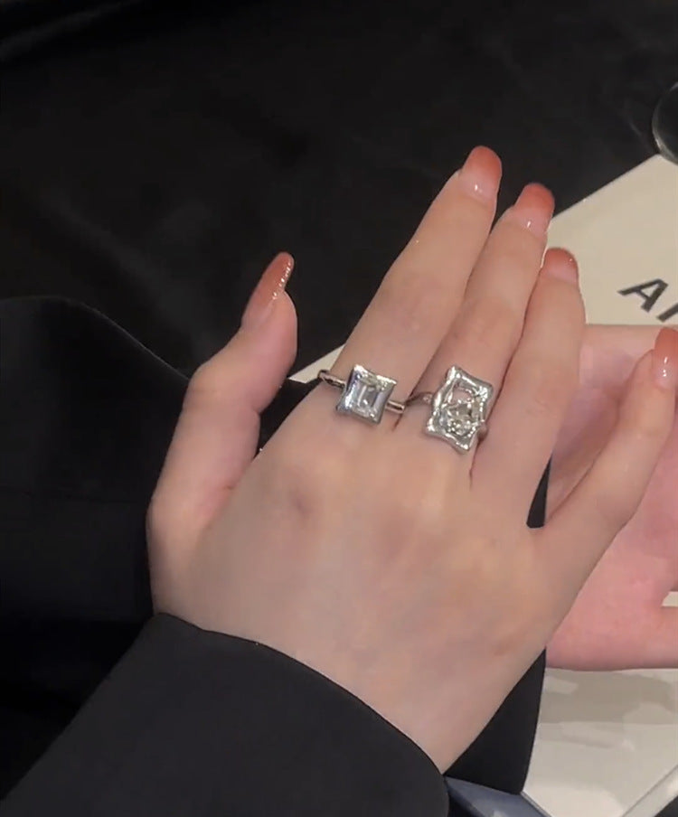 Simple Square Ring Cn0118