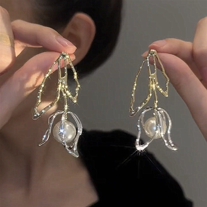 Hollow Metal Stud Earrings Cn344