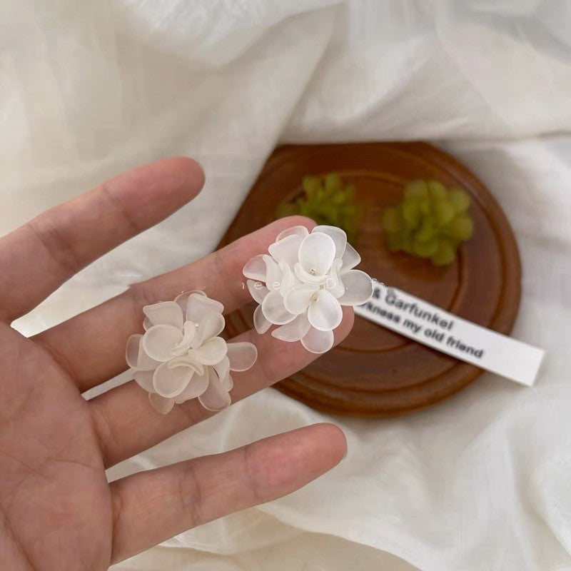 White Camellia Flower Earrings Cn542