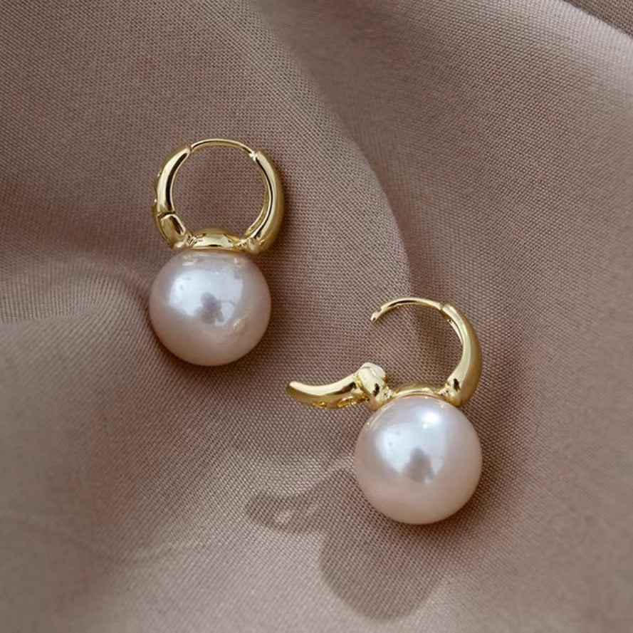 Copper Buckle Bright Color Pearl Ear Clip Cn530