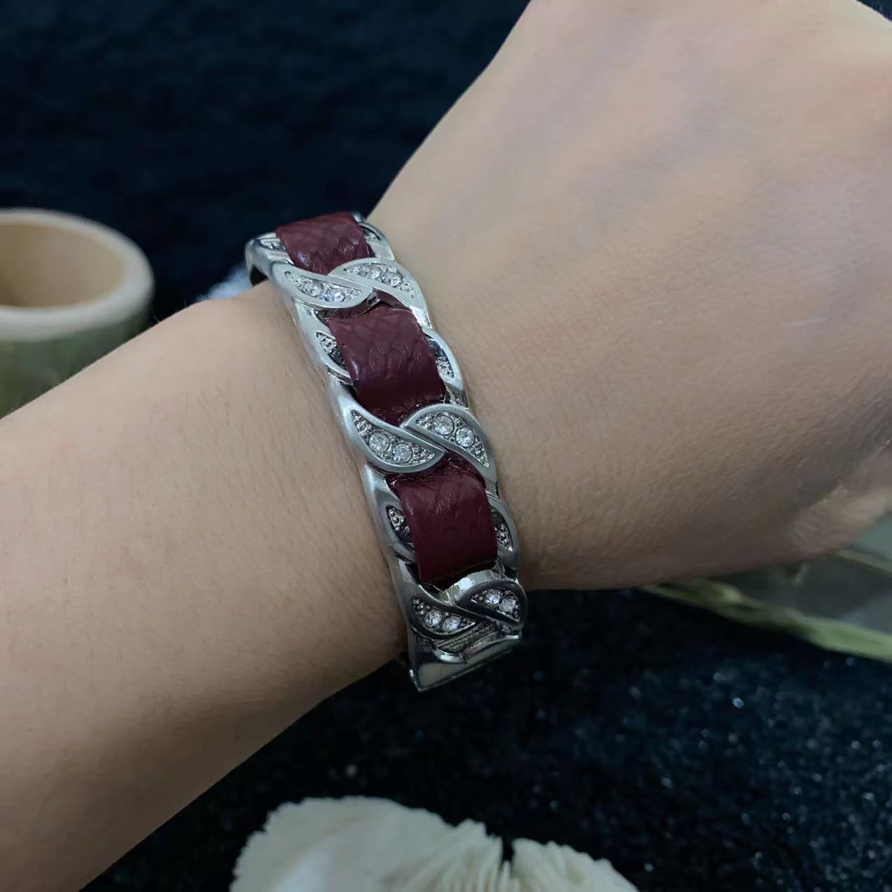Trendy Cool Dignified Hollow Open Elastic Yellow Bracelet Wine Red Leather Braided Bracelet Cn569