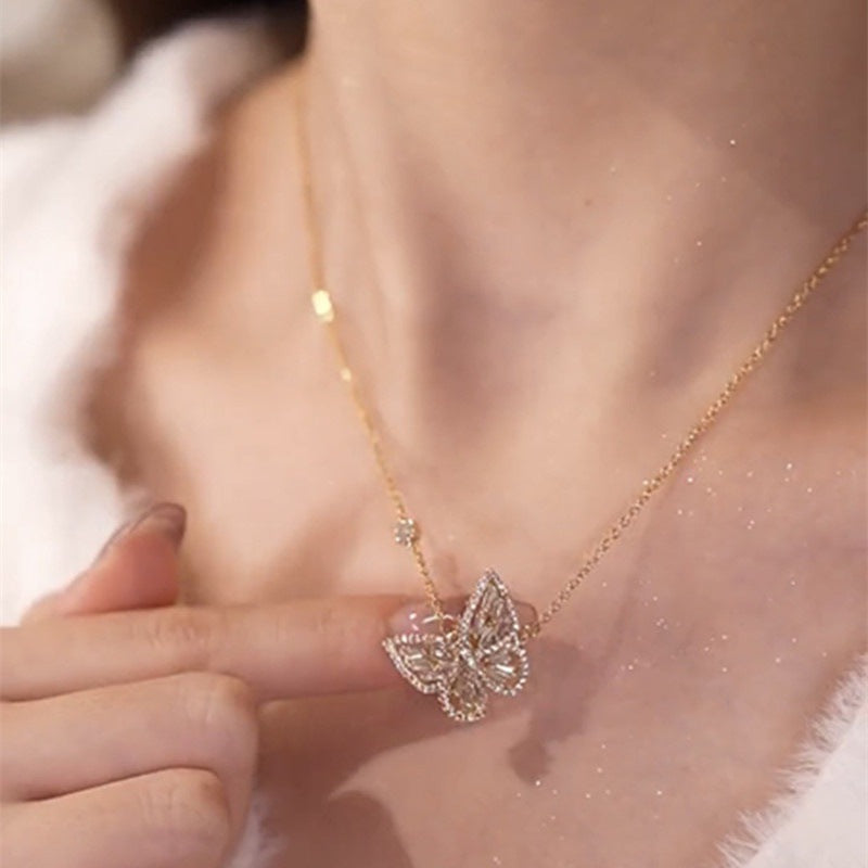 Kalung liontin kupu-kupu zirkon bertatahkan mikro Cn363