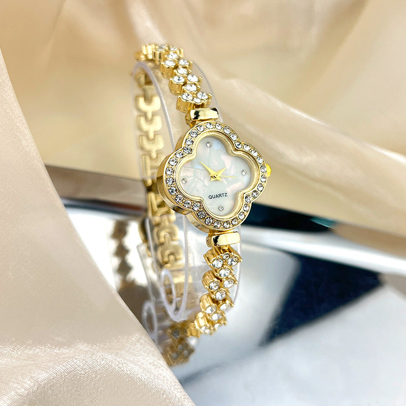Four-Leaf Clover Diamond Women's Watch Mermaid Strap Quartz Watch Cn433