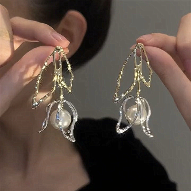 Hollow Metal Stud Earrings Cn344