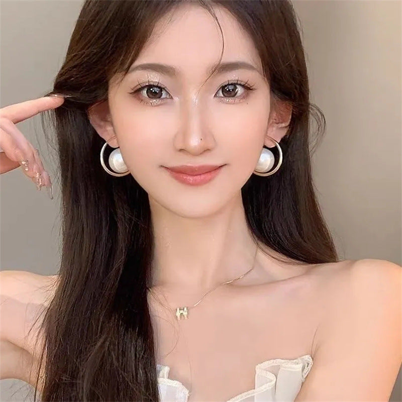 নীচে প্রা