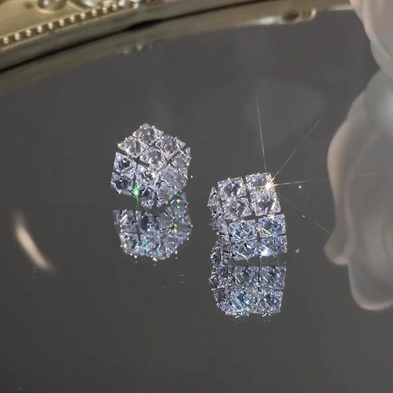 Zircon Three-Dimensional Square Earrings Cn552
