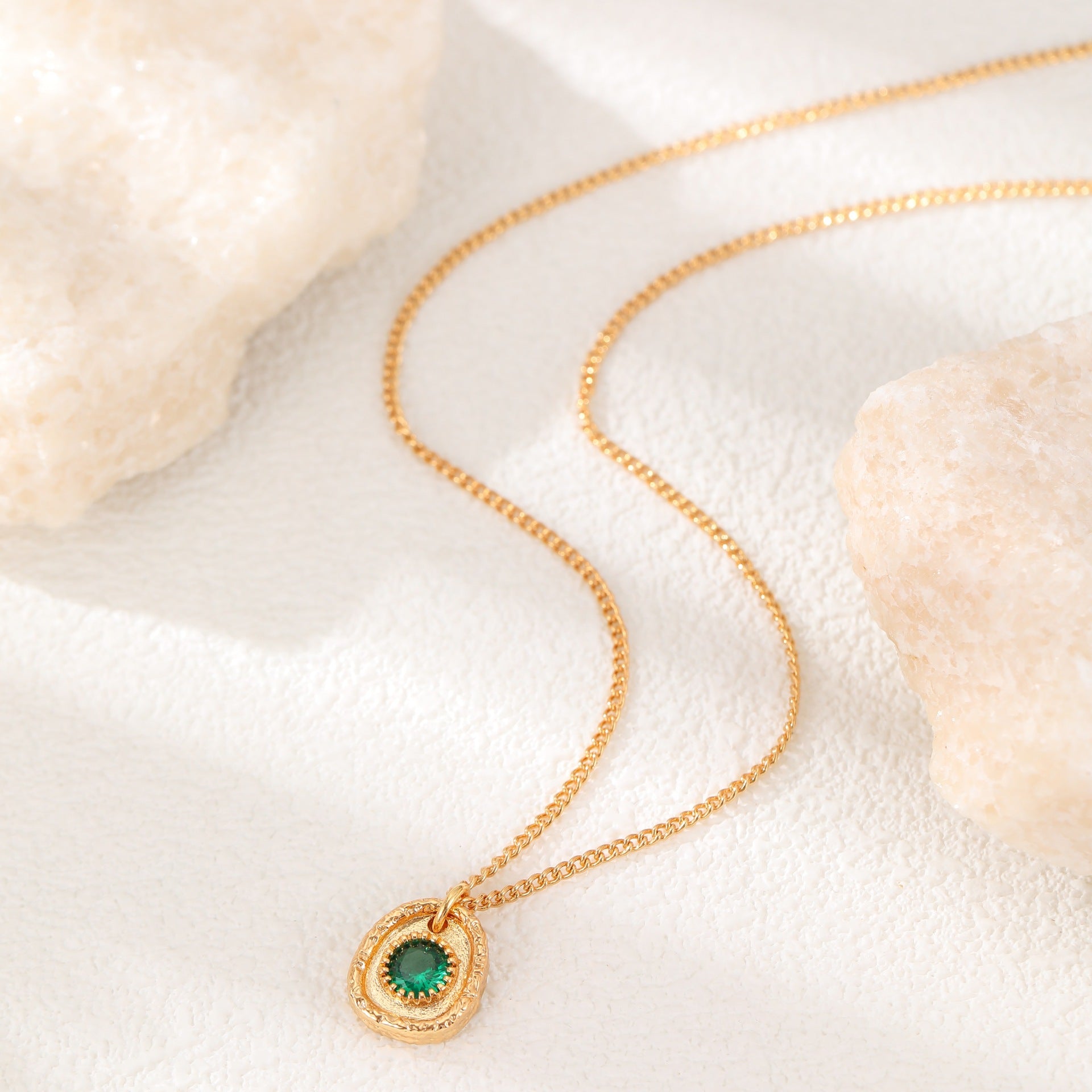 Copper-plated 18K gold light luxury retro inlaid zircon emerald square pendant bracelet necklace collarbone chain