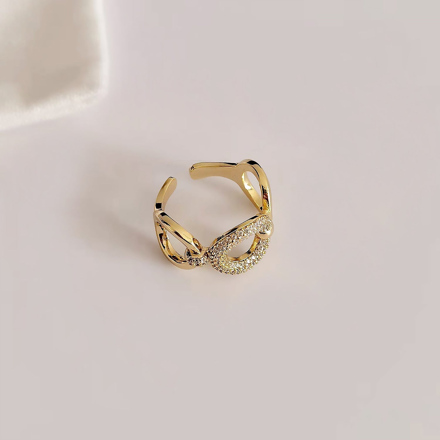 Diamond-Embedded Advanced Cold Wind Open Ring Cn419