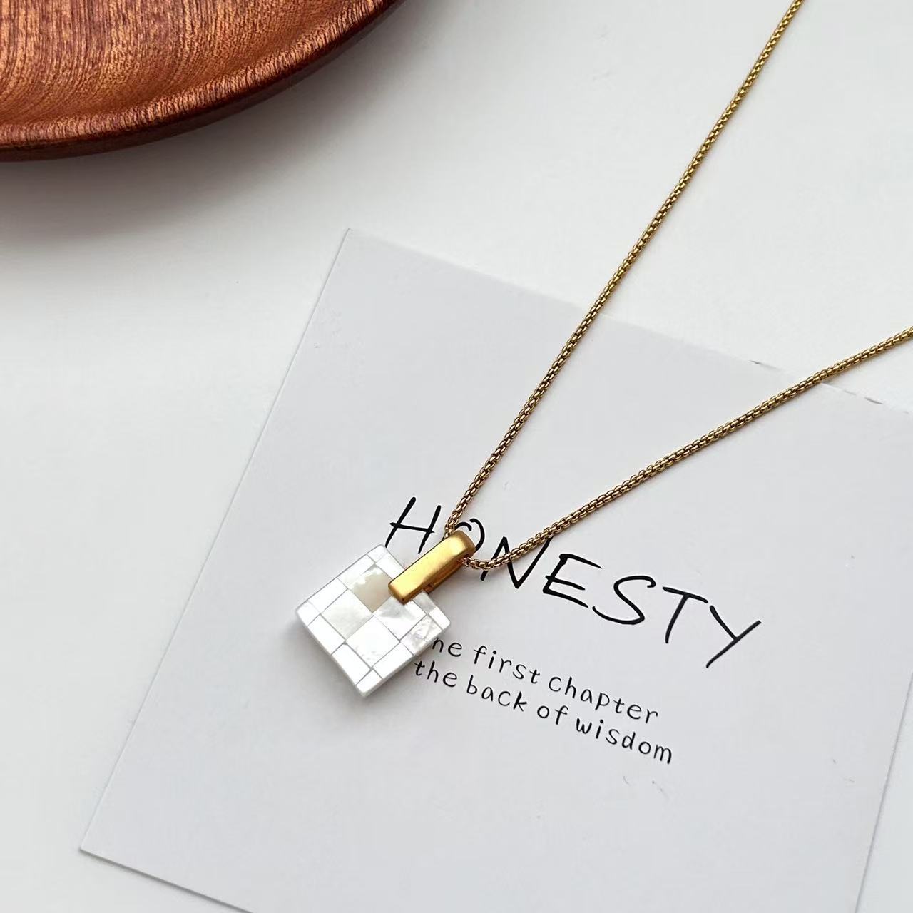 Gentle temperament pure handmade fritillary earrings fashionable commuting versatile splicing shell studs unique simple earrings women