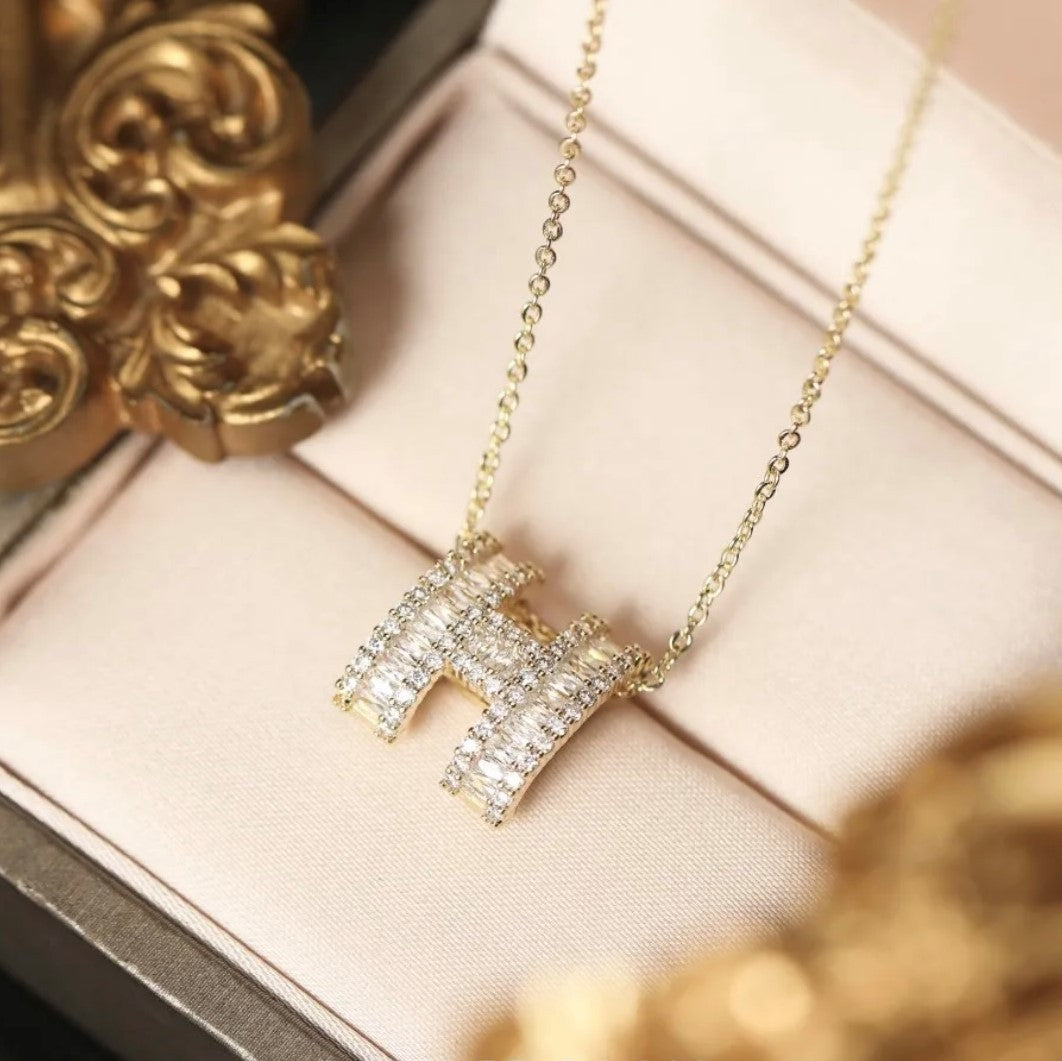 Micro Inlaid Zircon Letter H Necklace Cn426