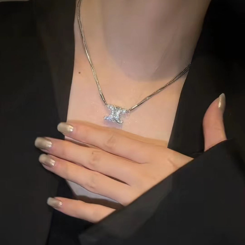 Women's Double C Magnet Necklace Cn354