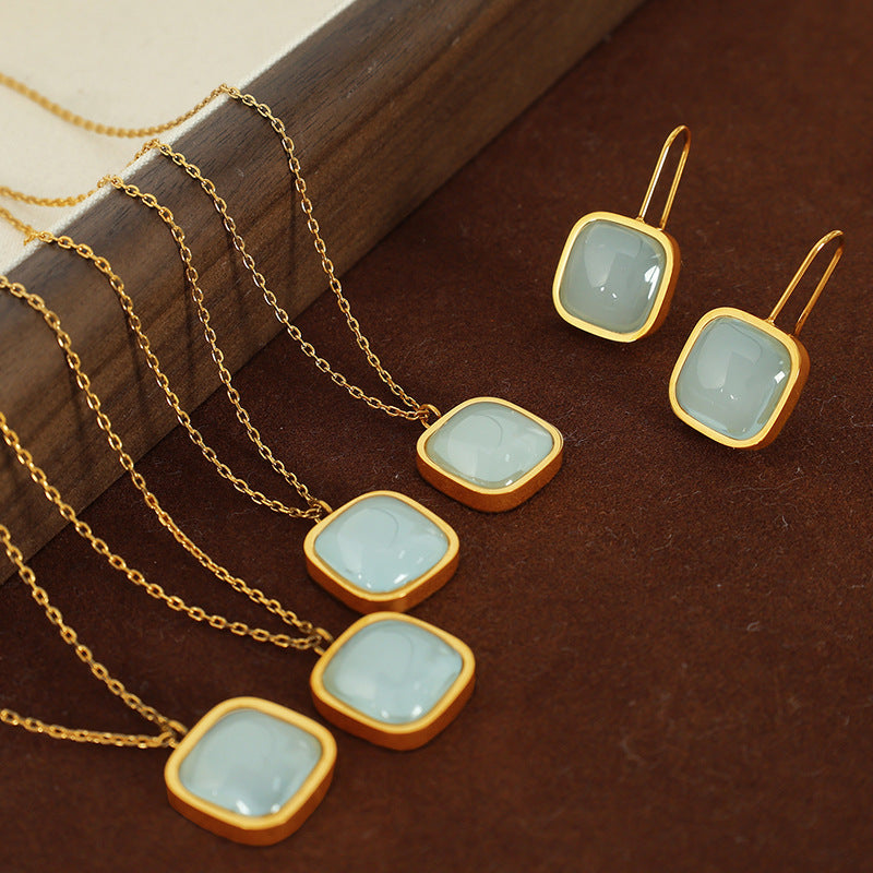 Light Green Jade Earrings Necklace Cn554