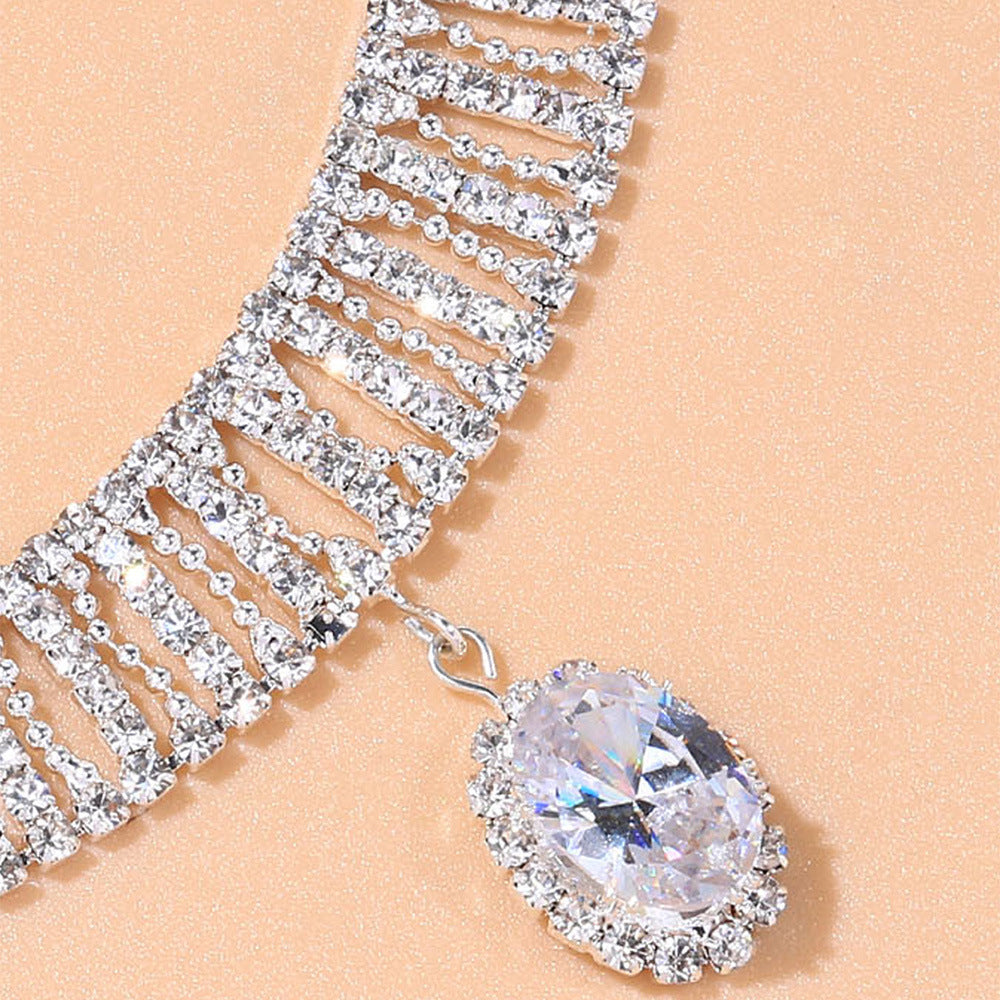 Hollow Rhinestone Necklace Cn382