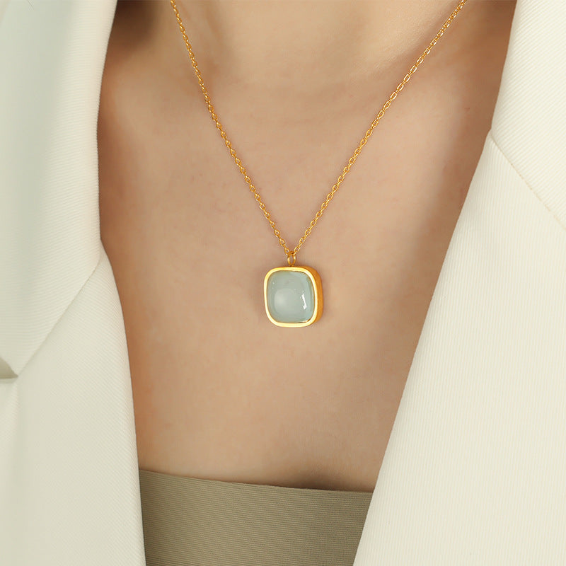 Light Green Jade Earrings Necklace Cn554