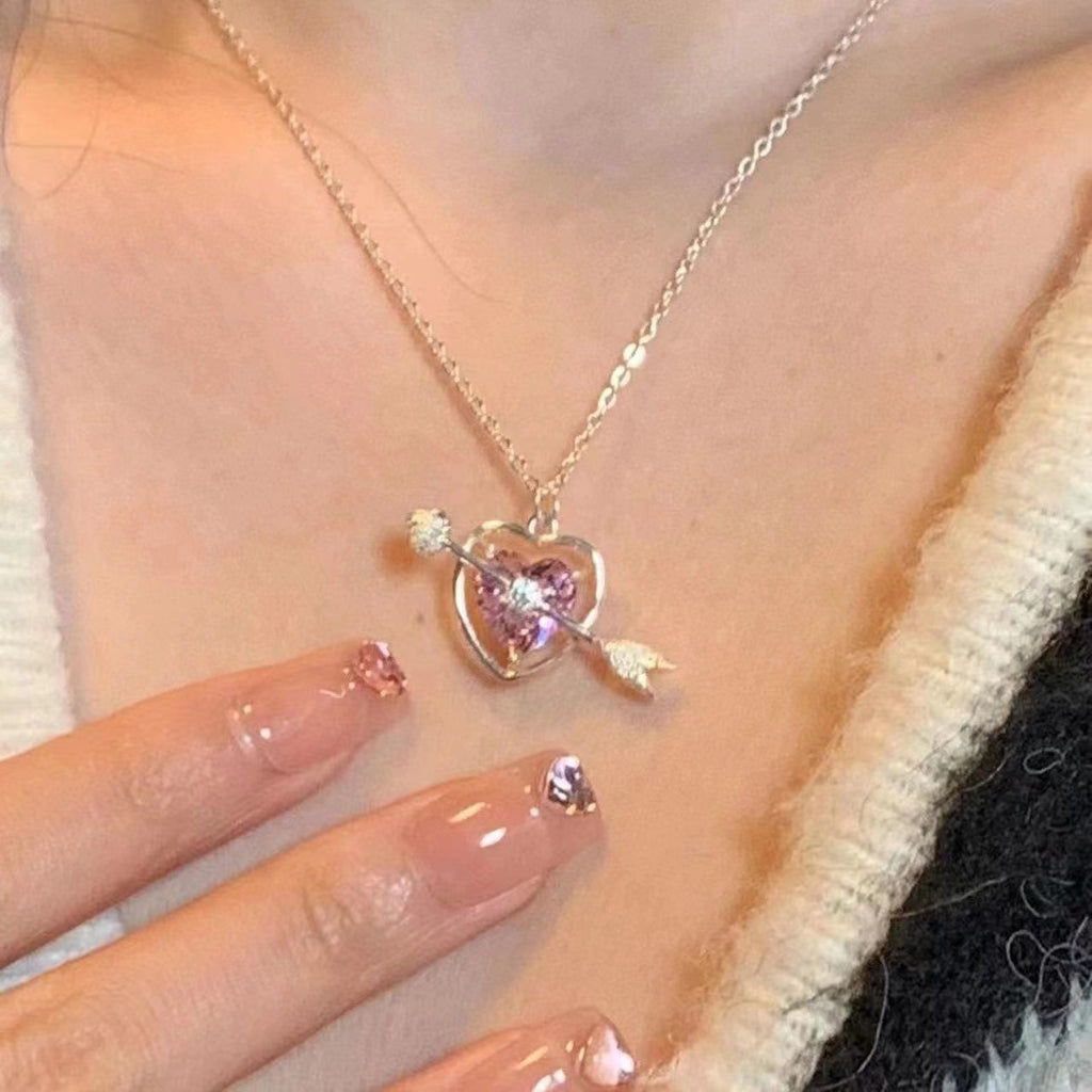 Una freccia attraverso il cuore Titanium Steel Pink Love Gem Collana Cn335