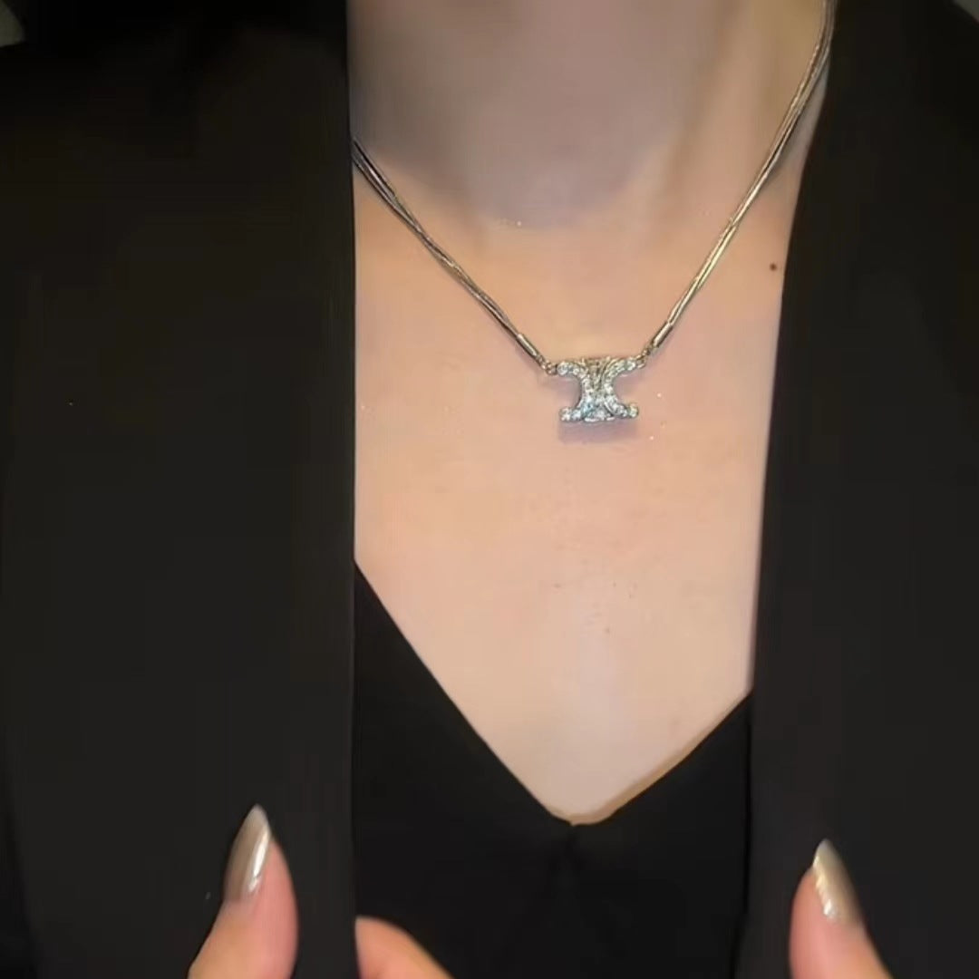 Women's Double C Magnet Necklace Cn354