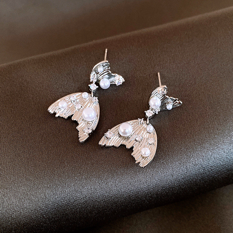 Silver Needle Zircon Pearl Fishtail Earrings Cn528