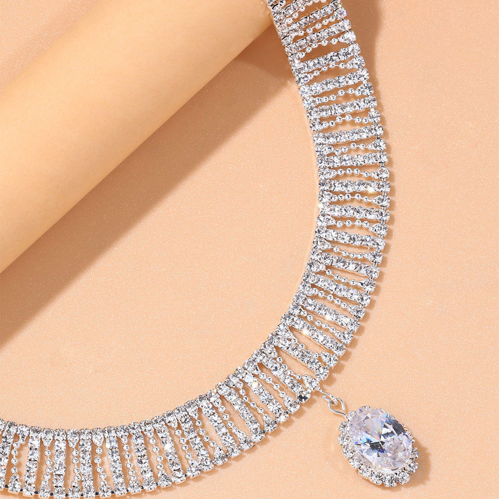 Hollow Rhinestone Necklace Cn382