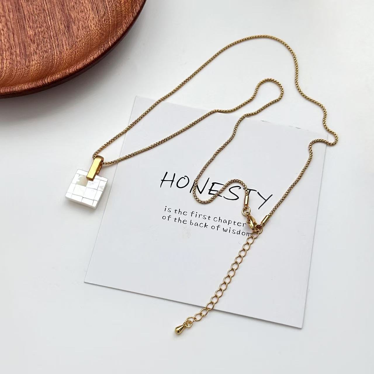 Gentle temperament pure handmade fritillary earrings fashionable commuting versatile splicing shell studs unique simple earrings women