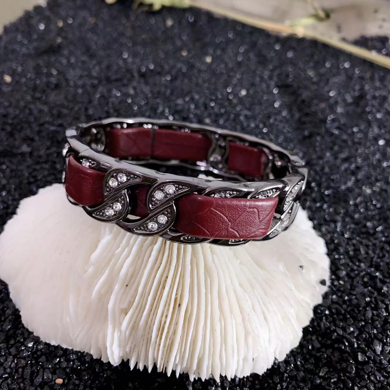 Trendy Cool Dignified Hollow Open Elastic Yellow Bracelet Wine Red Leather Braided Bracelet Cn569