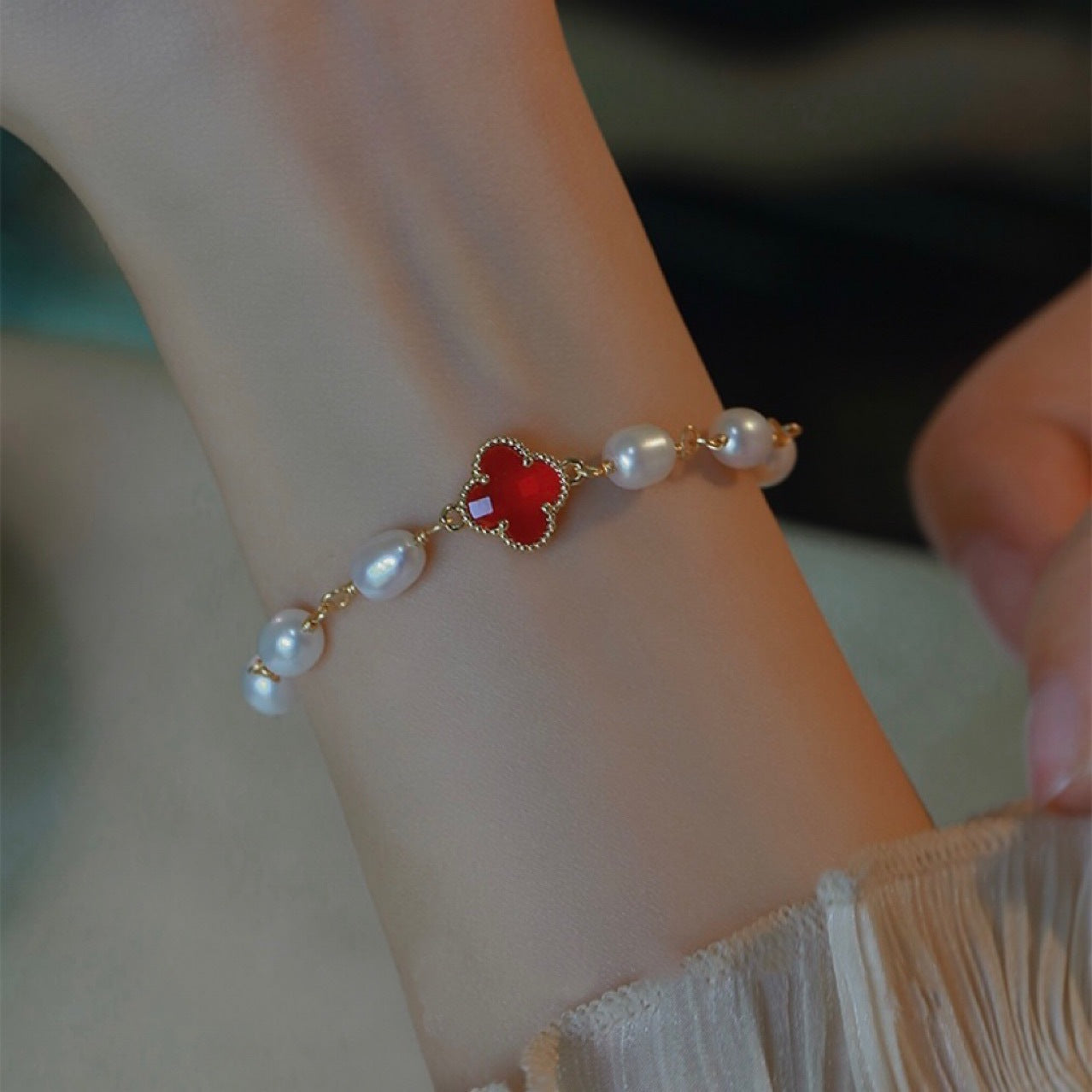 Lucky Four-Leaf Clover Natural Freshwater Pearl Bracelet Cn533