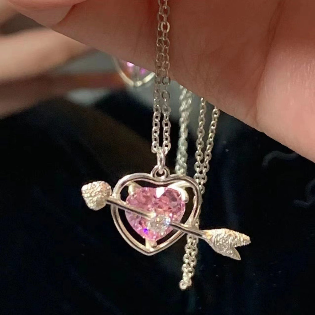 Una freccia attraverso il cuore Titanium Steel Pink Love Gem Collana Cn335