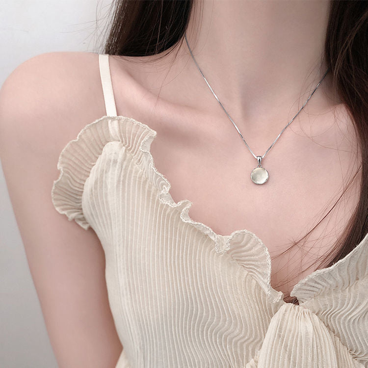 White Chalcedony Light Luxury Minority Design Necklace Cn388