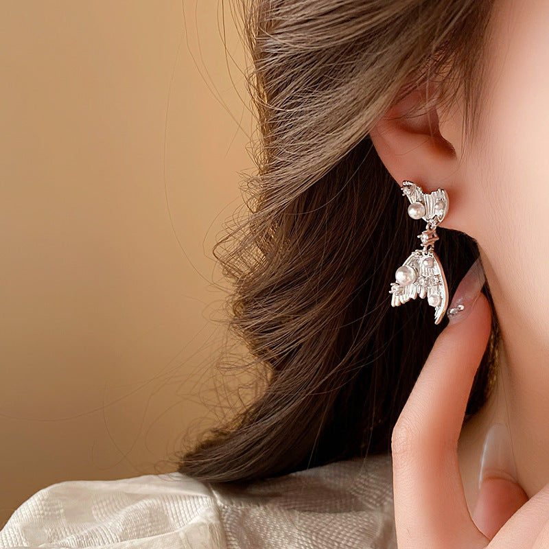 Silver Needle Zircon Pearl Fishtail Earrings Cn528