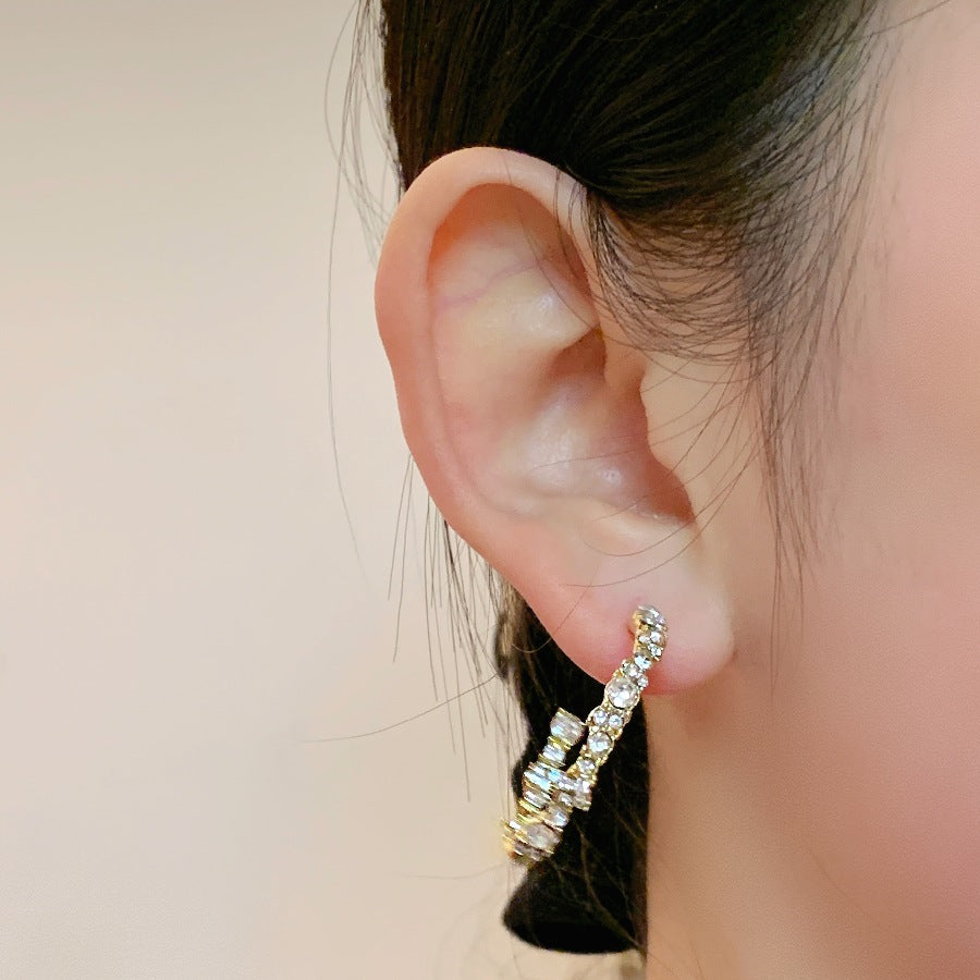 Zircon C- Shaped Earrings Super Flash Diamond Earrings Cn464