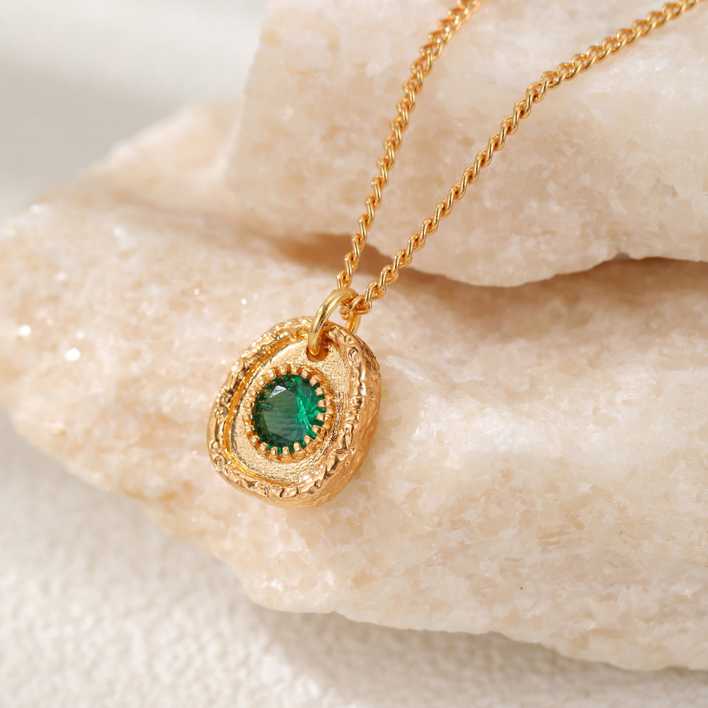 Copper-plated 18K gold light luxury retro inlaid zircon emerald square pendant bracelet necklace collarbone chain