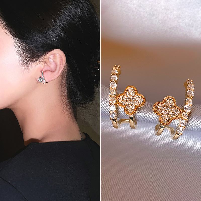 Clover Shiny Diamond Ear Studs Cn418