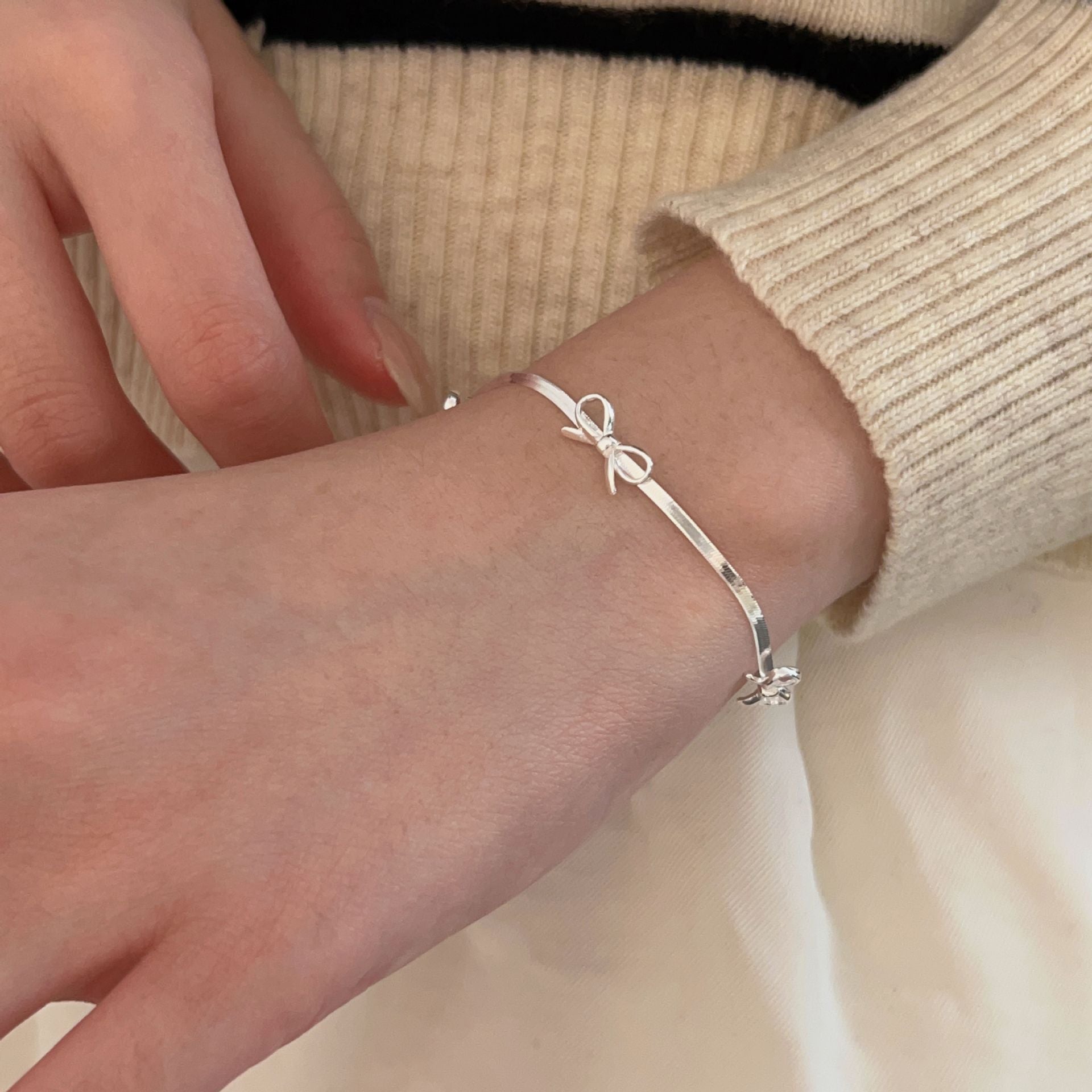 Bow Snake Bones Chain Necklace Cn531