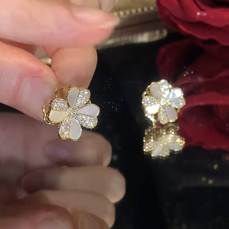 Rotating Four-Leaf Flower Shell Earrings Cn0100