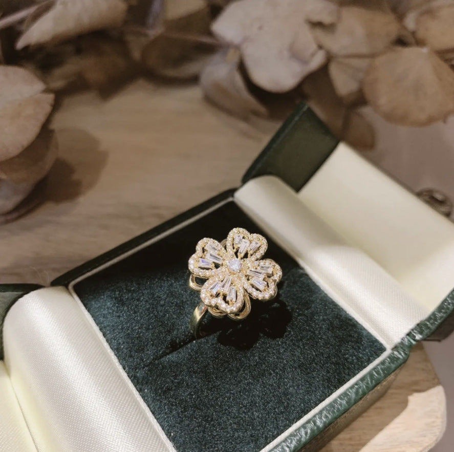Micro Inlaid Zircon Rotating Four-Leaf Flower Ring Rotating Windmill Flower Cn436