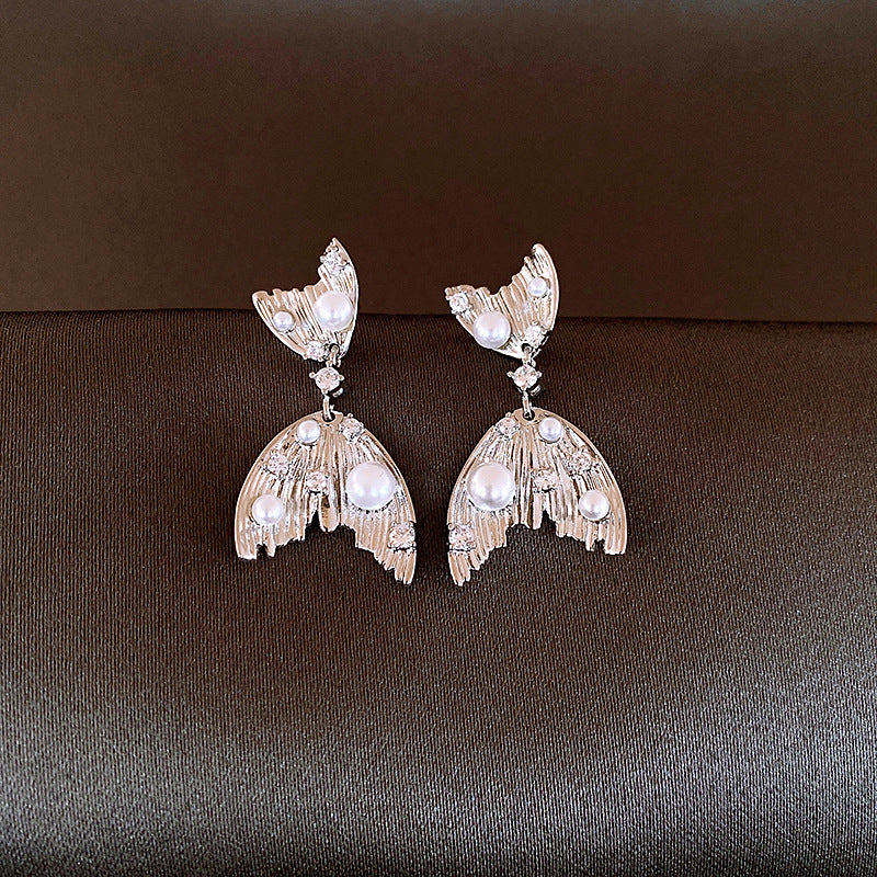 Silver Needle Zircon Pearl Fishtail Earrings Cn528