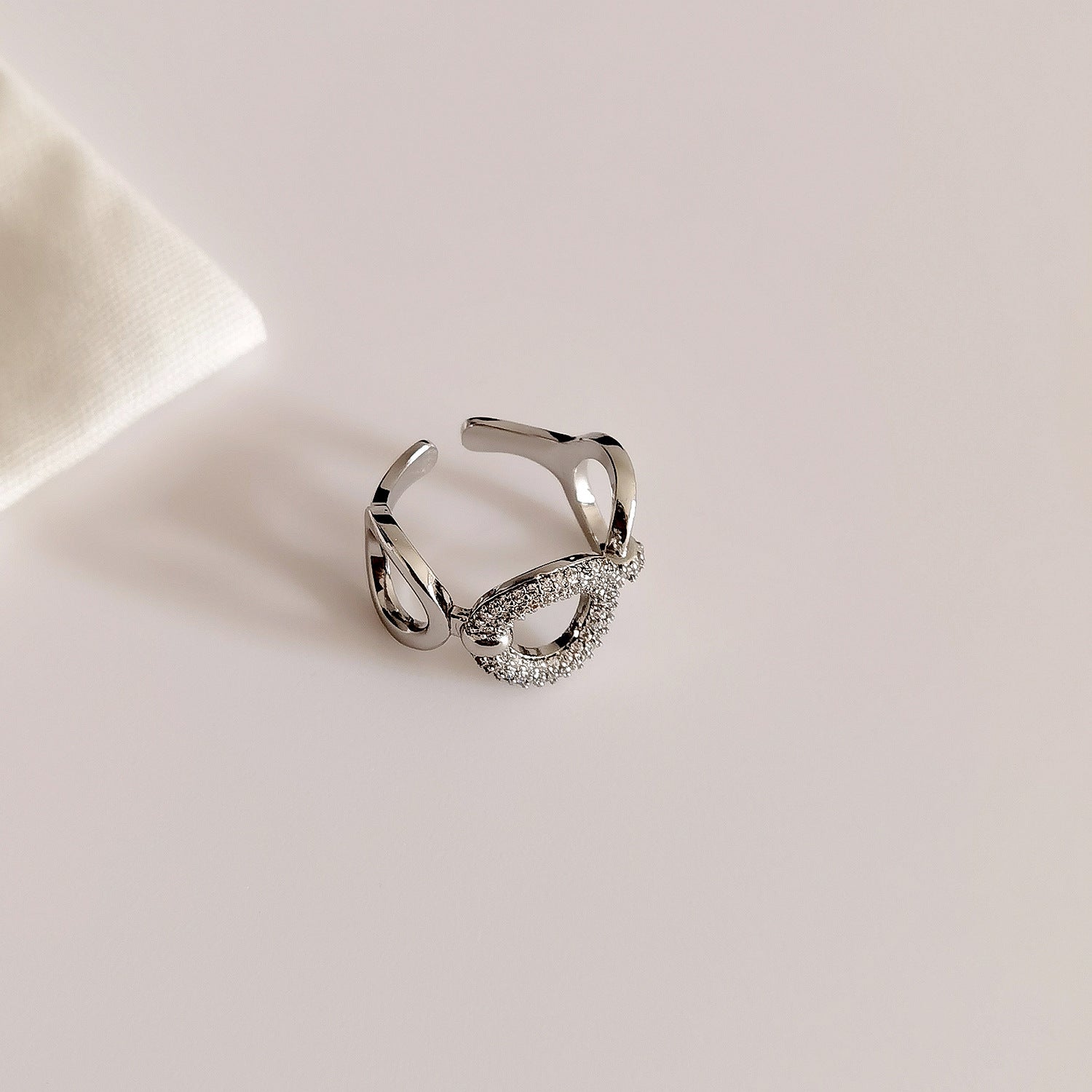 Diamond-Embedded Advanced Cold Wind Open Ring Cn419