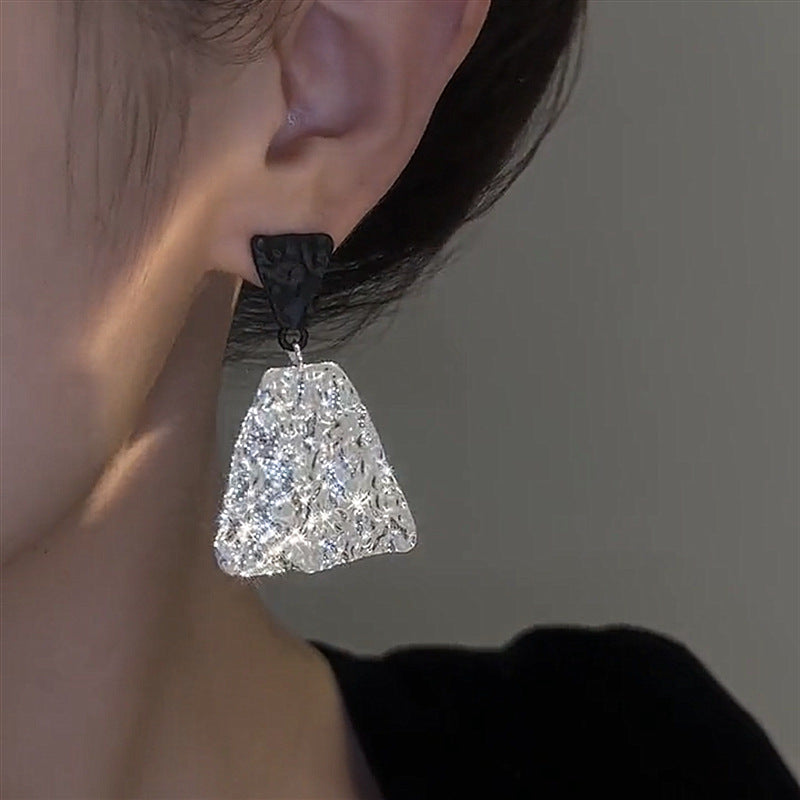 Retro Long Black and White Color Matching Earrings Cn345