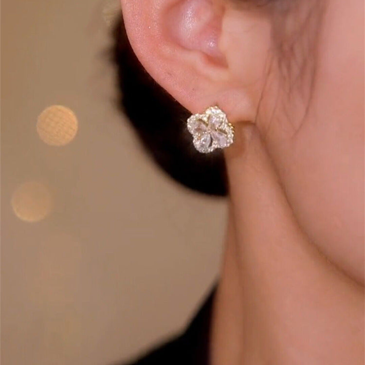 Micro Inlaid Zircon Rotating Four-Leaf Flower Earrings Cn0114