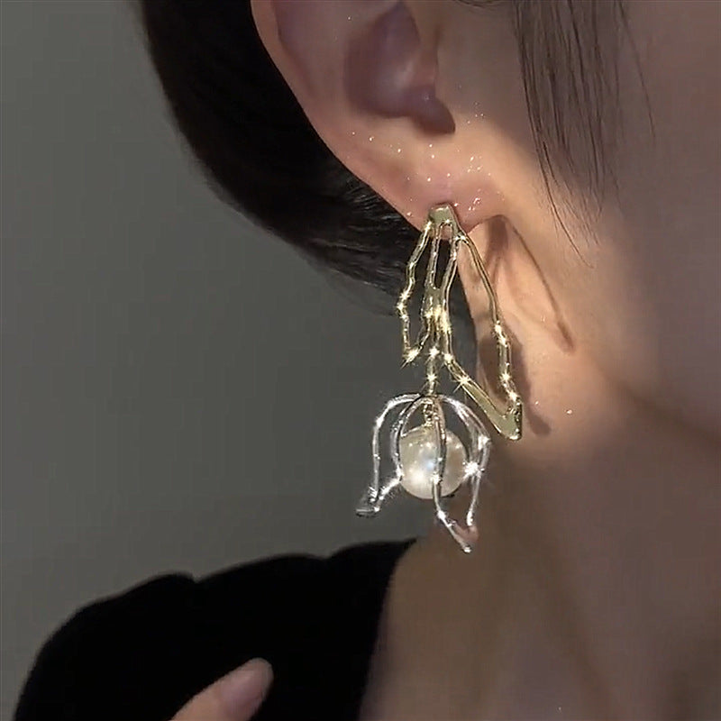 Hollow Metal Stud Earrings Cn344