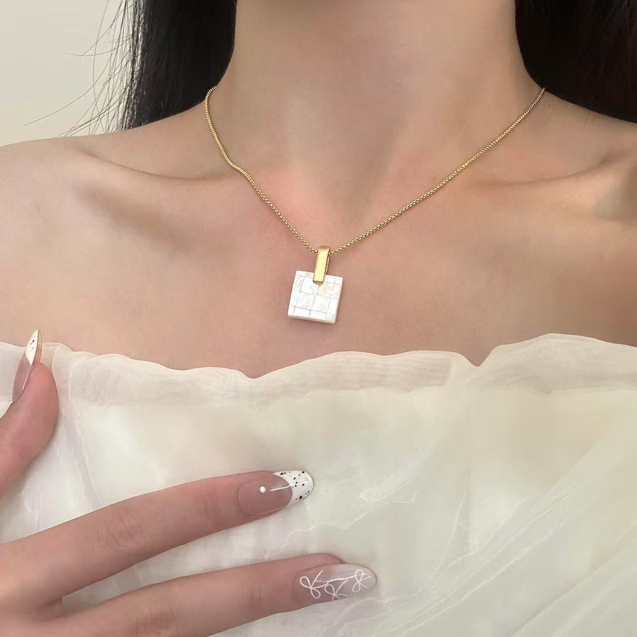 Gentle temperament pure handmade fritillary earrings fashionable commuting versatile splicing shell studs unique simple earrings women