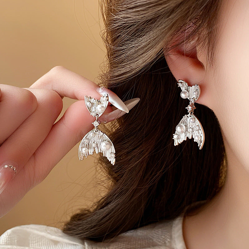 Silver Needle Zircon Pearl Fishtail Earrings Cn528