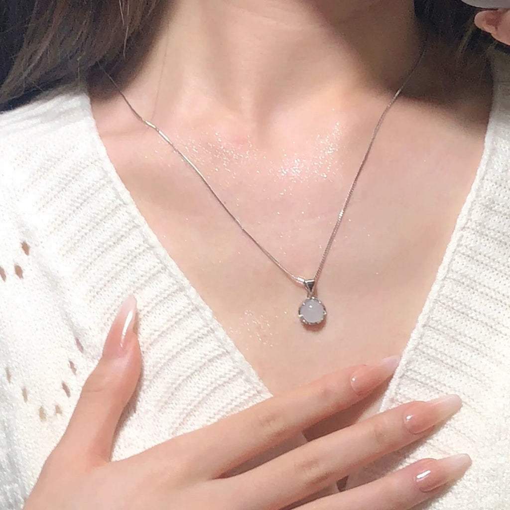 White Chalcedony Light Luxury Minority Design Necklace Cn388