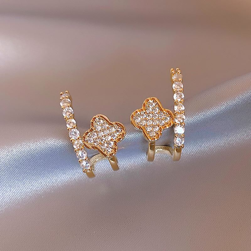 Clover Shiny Diamond Ear Studs Cn418