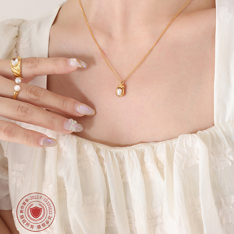 European and American titanium steel gold-plated fashion Cuban chain niche design sense natural freshwater pearl inlaid special-shaped pendant necklace