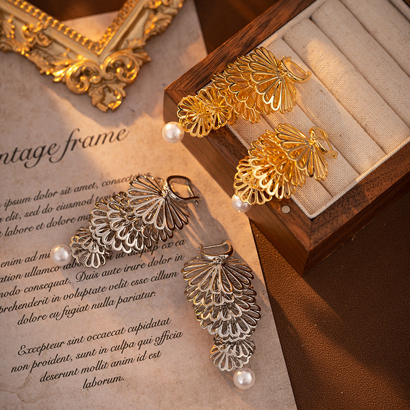 Fashion Hollowed-out Long Stud Earrings Cn368