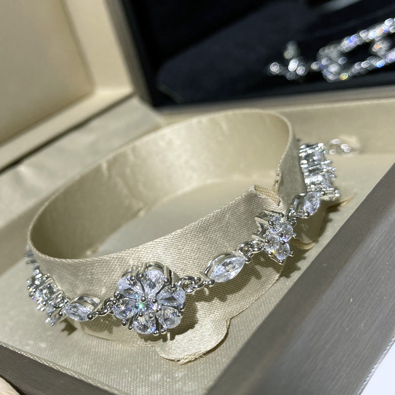 Petal Bracelet Female Cn381